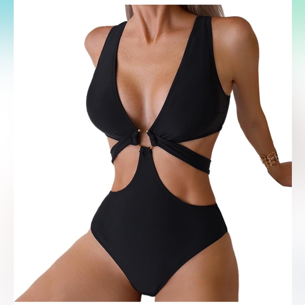 🚘Elegant Black Cutout One-Piece Swimsuit textured V neck O ring cut out linked